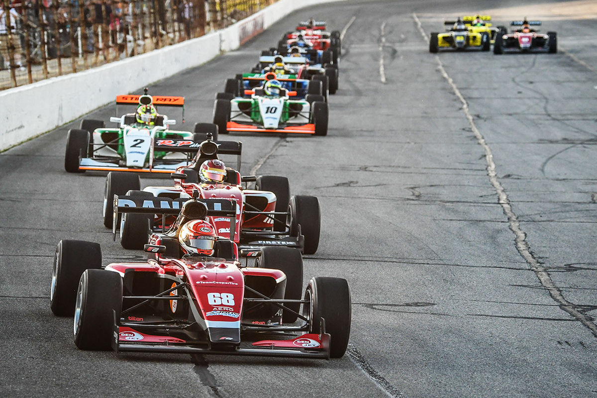 USFPro2000's tweet photo. One week from now.
#CarbNightClassic l @LucasOilRaceway
#RoadToIndy l #TeamCooperTire https://t.co/v7siOItXVh