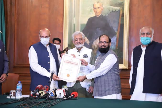 Team Sarwar (@teamsarwar) on Twitter photo Congratulations to VC <a href="/kemuofficial/">King Edward Medical University Lahore Official</a> Prof Dr Khalid Masud Gondal on receiving Pride of Performance award for his valuable services in medical field. He has played a pivotal role in controlling #COVID19Pandemic & establishing Telemedicine centre. Well deserved! #GovernorPunjab Congratulations to VC <a href="/kemuofficial/">King Edward Medical University Lahore Official</a> Prof Dr Khalid Masud Gondal on receiving Pride of Performance award for his valuable services in medical field. He has played a pivotal role in controlling #COVID19Pandemic & establishing Telemedicine centre. Well deserved! #GovernorPunjab