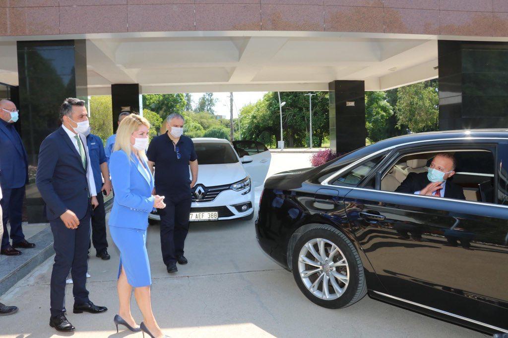 Şu fotoğrafı görünce kalbim sızladı beee Siz hâlâ bizim kalbimizde biricik rektörümüzsünüz hocam <a href="/profmustafaunal/">Prof Dr MUSTAFA ÜNAL</a>