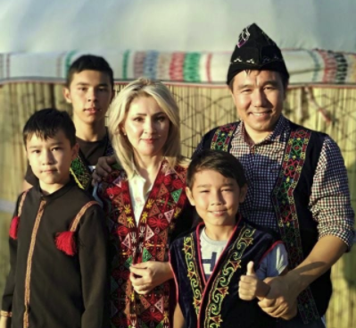 MultiFaithNN's tweet photo. Great news! Uzbekistan officially registered its 1st evangelical church. Honored to play a small role &amp; many thanks to the Imams in the area who stood up for religious freedom for evangelical neighbors. Pictured is pastor Atamurat, the pastor with his family. #ReligiousFreedom https://t.co/orhTJxBXHS