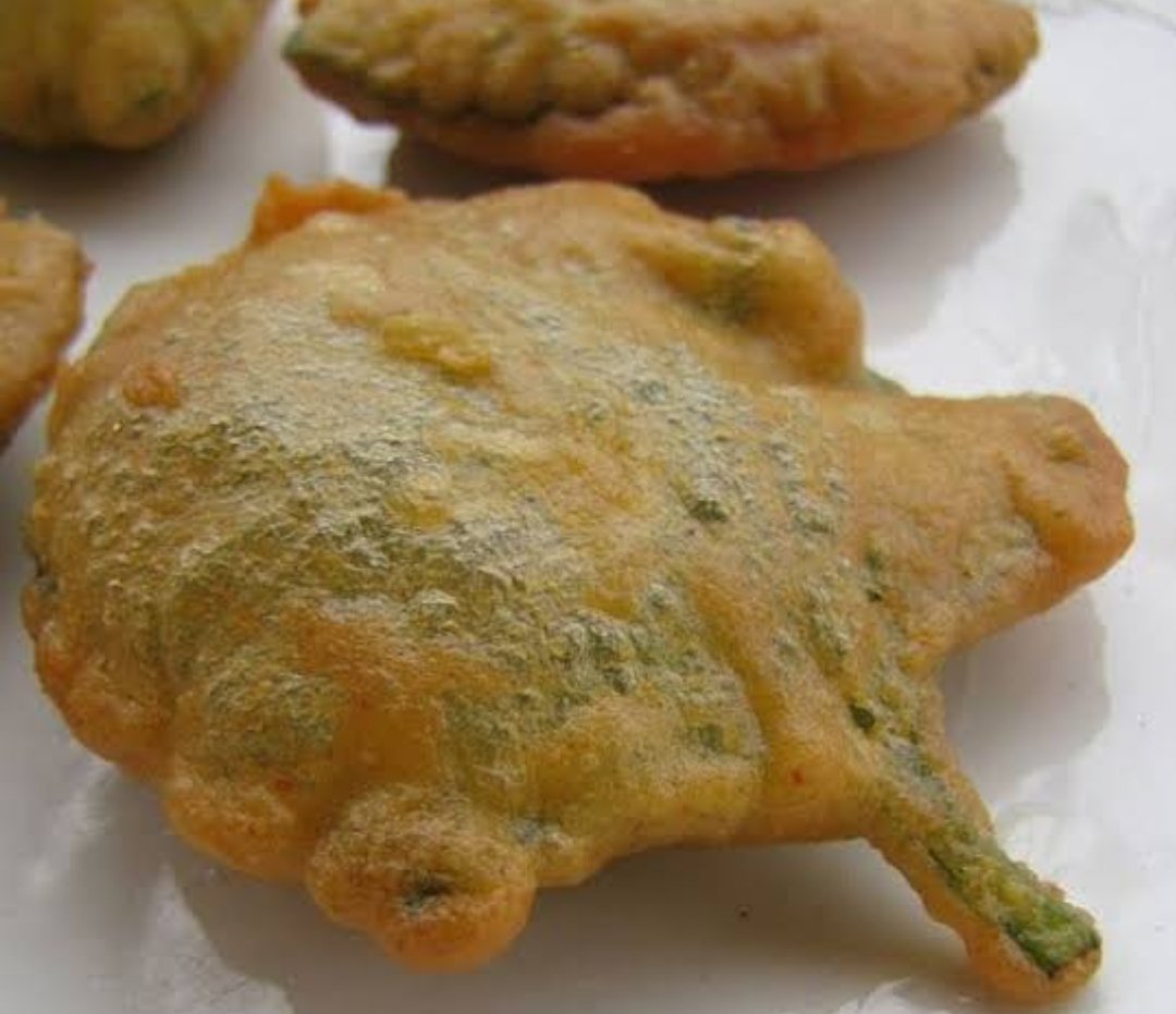 5: Pataudi: this is made with leaves. Fresh leaves of Palak, poi(Basale leaves) , pumpkin, Ridgegourd, bitter-gourd, Bottle gourd etc are cleaned, dipped in besan-rice flour batter and deep fried. Being made with Whole leaves/Patta, pataudi name suits it.