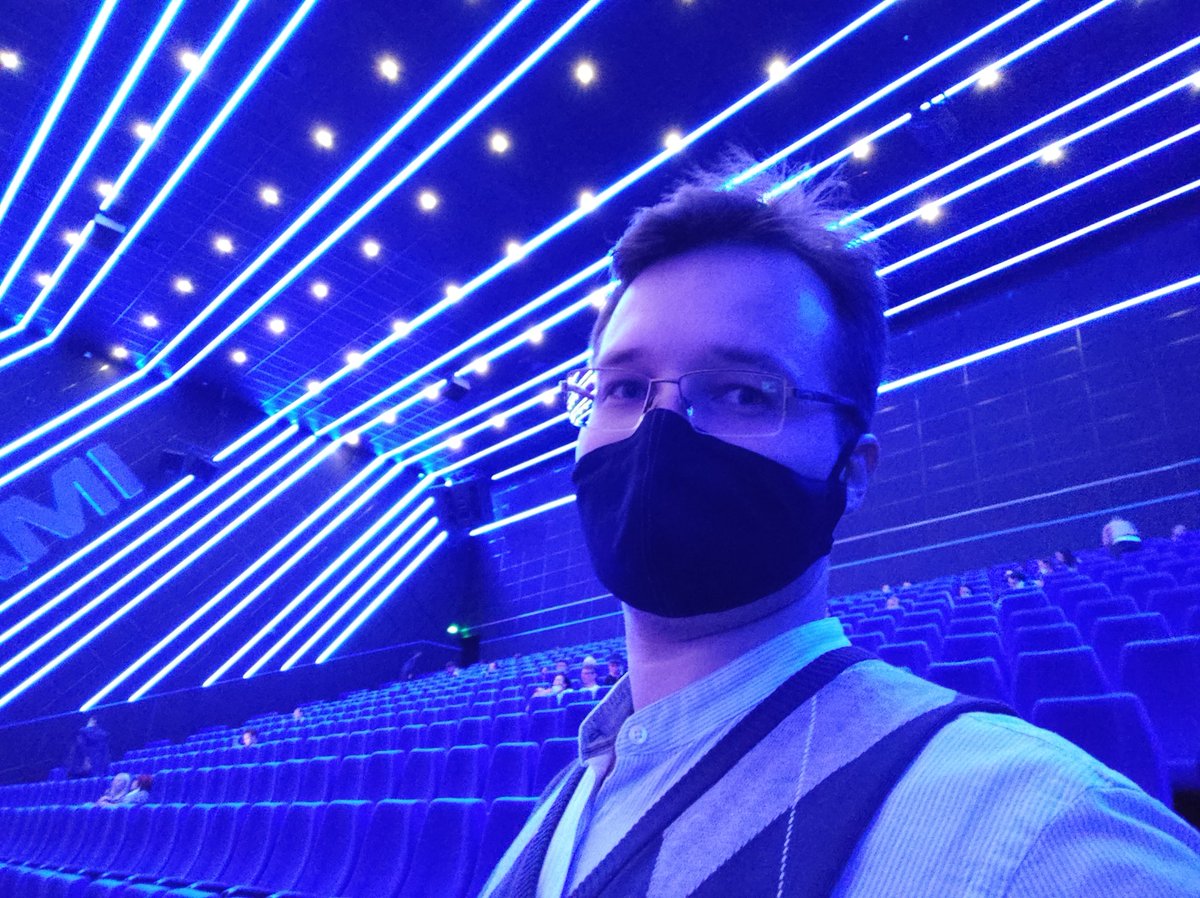 IlGlaz's tweet image. Okay, I have to admit, returning to proper cinema for a press screening is very satisfying for scenery alone.

#ImBlue
#DaBaDeeDaBaDa