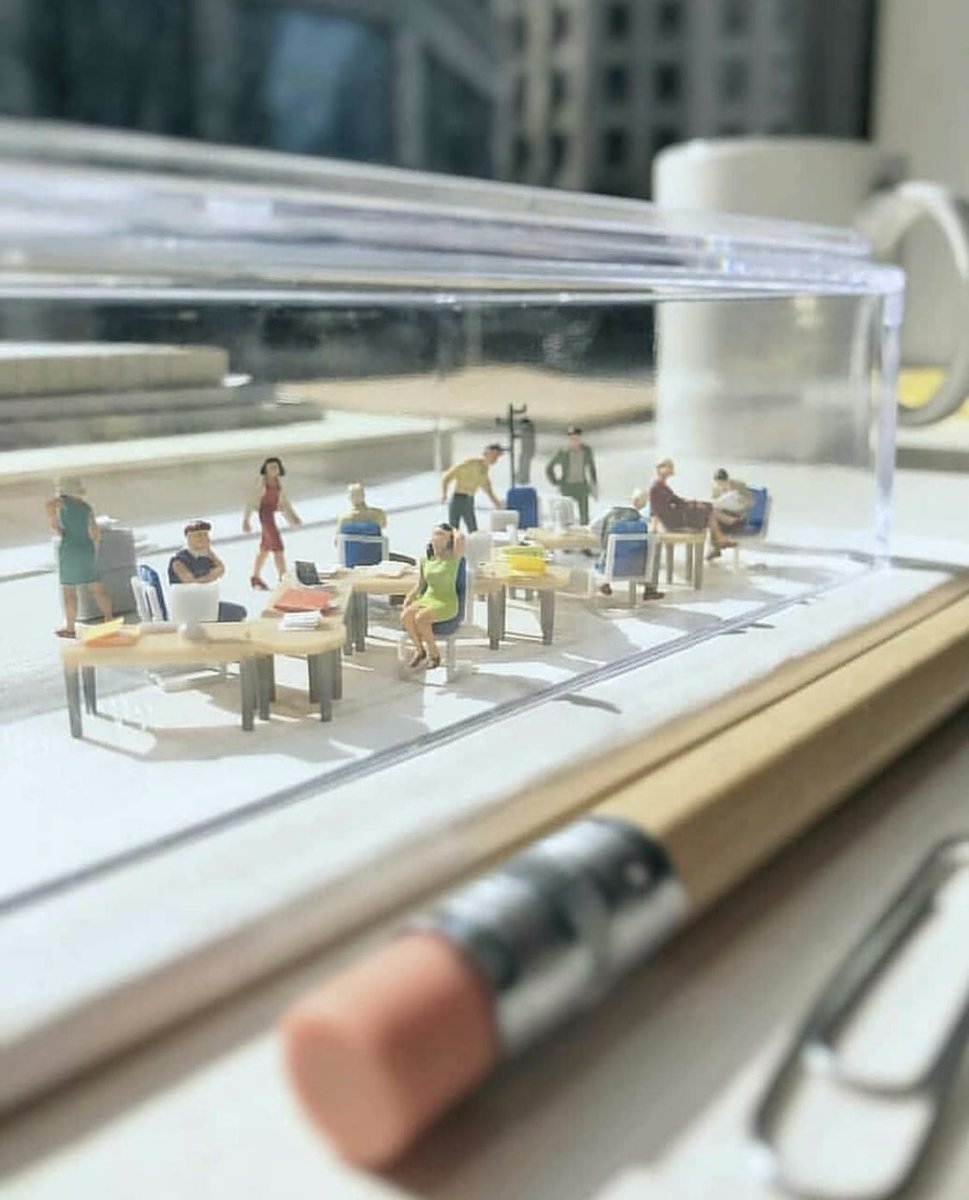 canalacultura's tweet photo. #Micro mundos y #escenarios ajenos a la actualidad, son parte de las creaciones a pequeña escala del artista #DerrickLin, quién busca llevar elementos de la #cotidianidad a sus micro #esculturas elaboradas de forma #manual https://t.co/F7gUXbUoW7