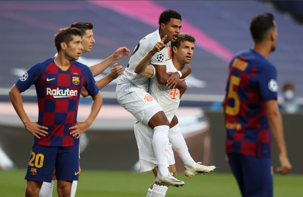 ExtraDigital1's tweet photo. El #BayernMunich "humilla" al #Barcelona, tras jugarse el primer tiempo de los cuartos de final. El equipo alemán golea 4-1 al plantel español y está clasificando a las semifinales de la Liga de Campeones #ChampionsLeague
#ExtraTeInforma
Por @gnina_nina
Fotos @TNTSportsLA https://t.co/VTxuPqkUxG