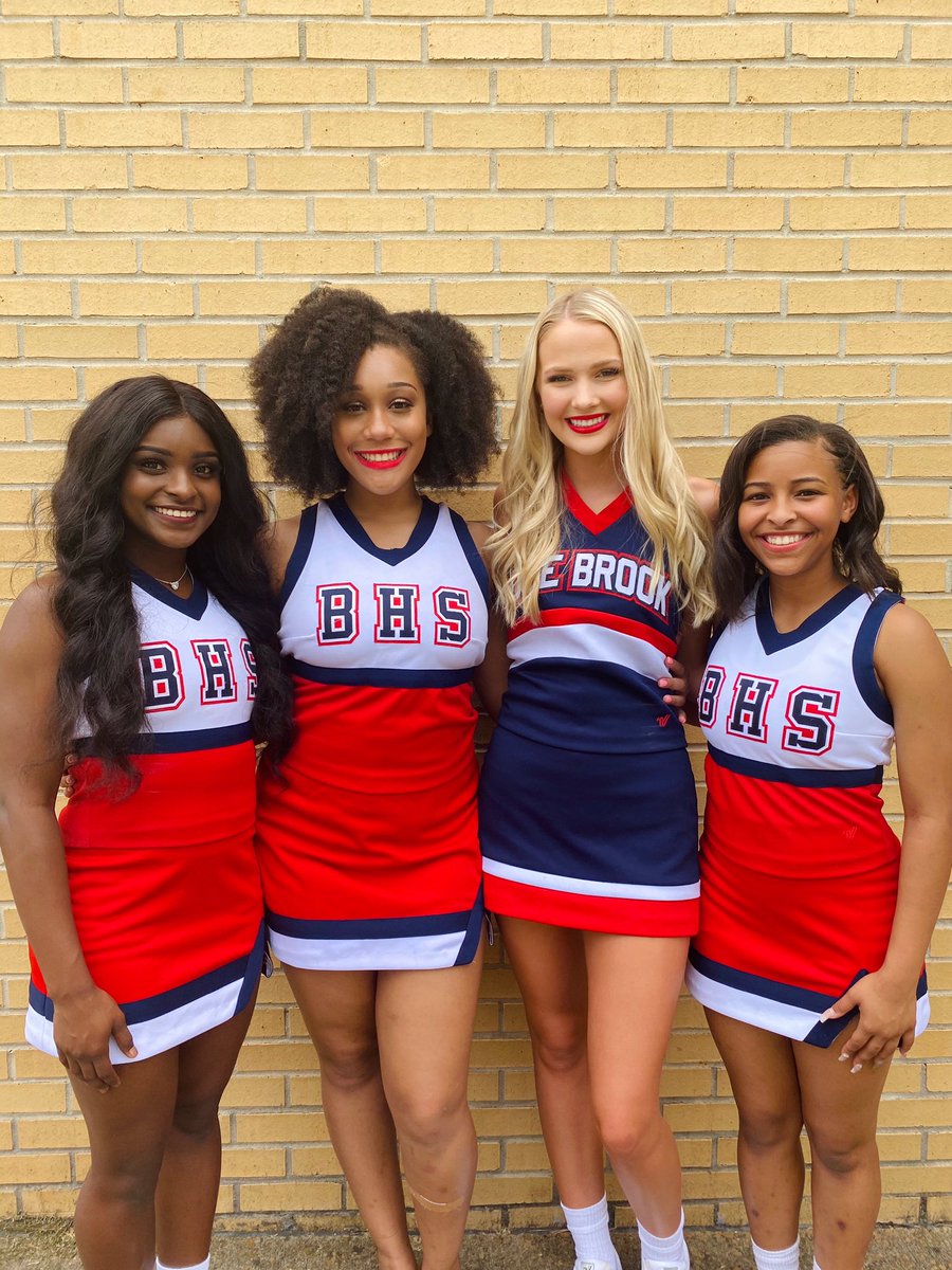 OleBrookCheer's tweet photo. Lights, camera, action! All we need know are some Friday Night Lights! https://t.co/dy1wfLfRy1