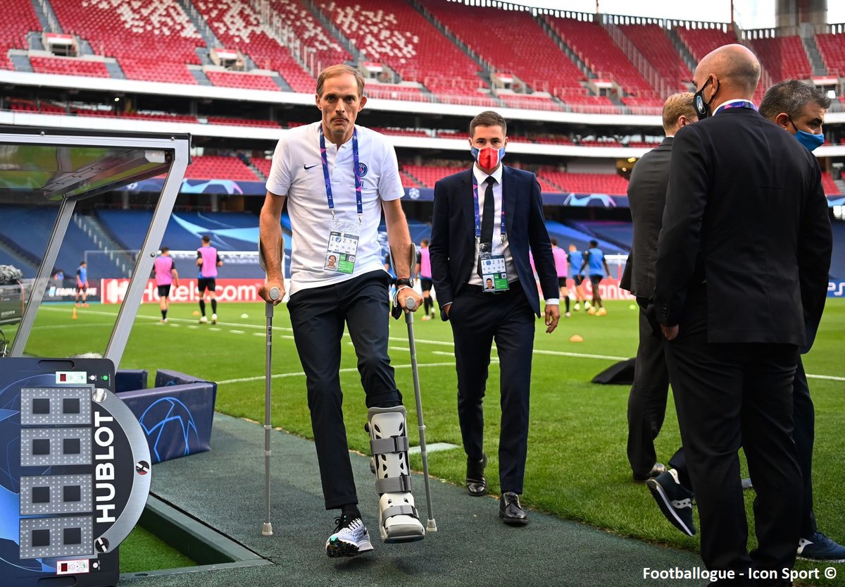 Footballogue's tweet photo. [#UCL] 🔴 L'UEFA a infligé une amende de 30 000€ au PSG pour avoir débuté le match face à l'Atalanta en retard. 

L'instance reproche à Thomas Tuchel, qui a des béquilles, d'avoir retardé le début de la rencontre... 🤔 https://t.co/3xlfX6qdP8