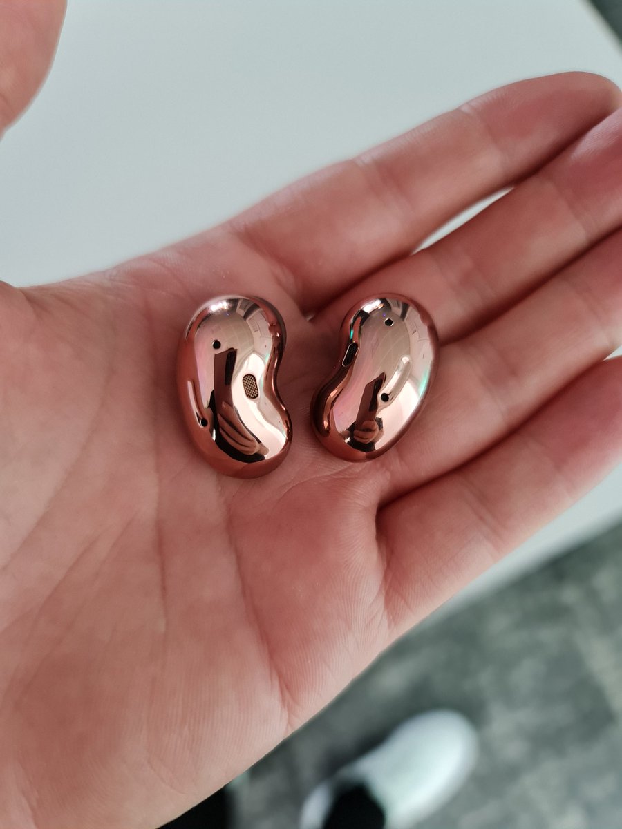 ZONEofTECH's tweet photo. The only Vegan Headphones 

#GalaxyBeans https://t.co/Cp26j1UJYy