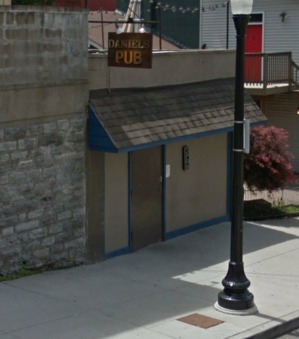 picturesofdives's tweet photo. Daniel's Pub - Cincinnati, OH https://t.co/jaTj2s5S6u