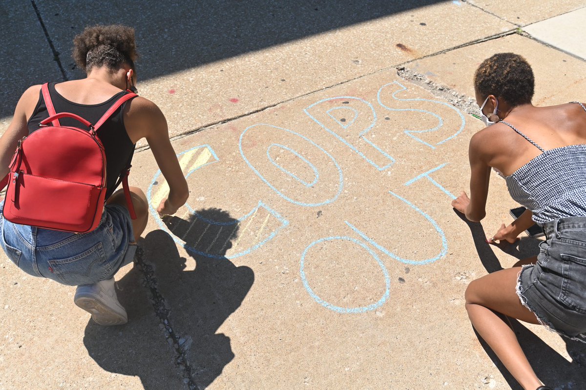 At Whitney Young HS with  @_KellyGarcia__ as students prep for a press conference. Last night the Local School Council voted 8-5 to keep SROs at WY. The citywide school board will vote again on   #PoliceFreeSchools 8/26.
