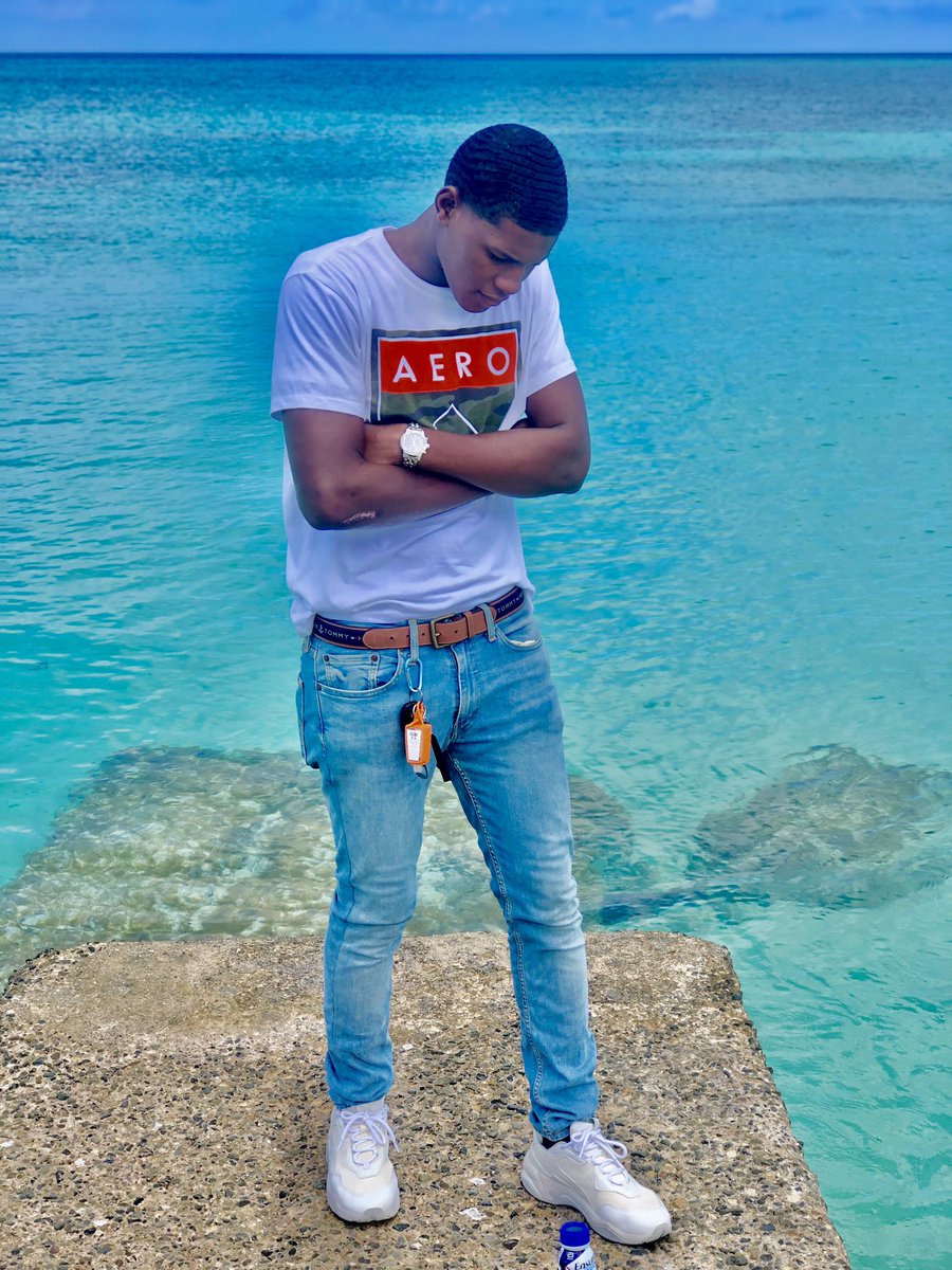leykes1's tweet photo. I will stay this age until further notice ๐ฅณ๐ค
R.I.P to the young ones that didnโt get to see 2๏ธโฃ0๏ธโฃ๐๐๐ฝ
#ThankGodForEverything #wavykarly #weout #RipGlo https://t.co/vTWfVvxs9h