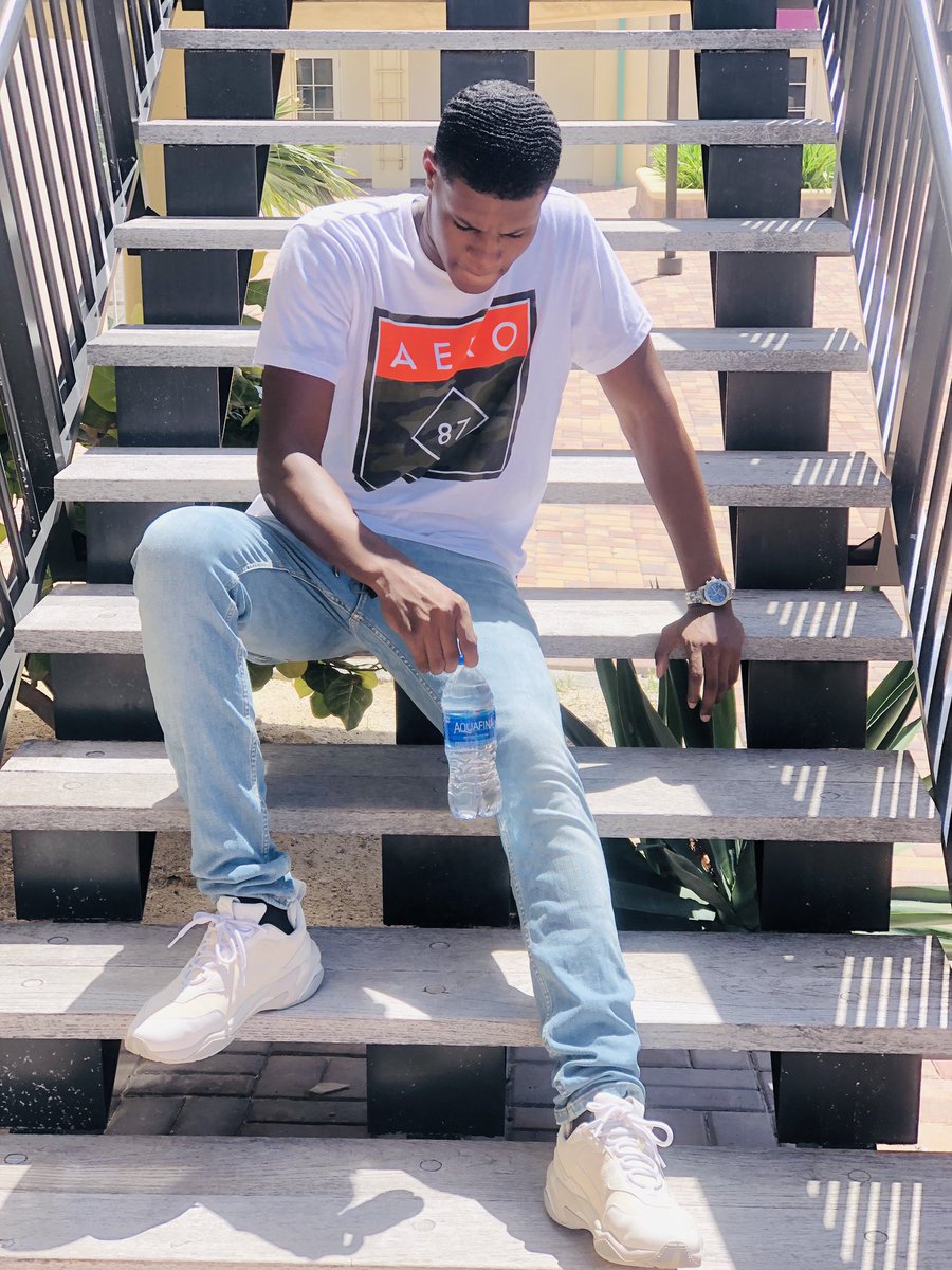 leykes1's tweet photo. I will stay this age until further notice ๐ฅณ๐ค
R.I.P to the young ones that didnโt get to see 2๏ธโฃ0๏ธโฃ๐๐๐ฝ
#ThankGodForEverything #wavykarly #weout #RipGlo https://t.co/vTWfVvxs9h