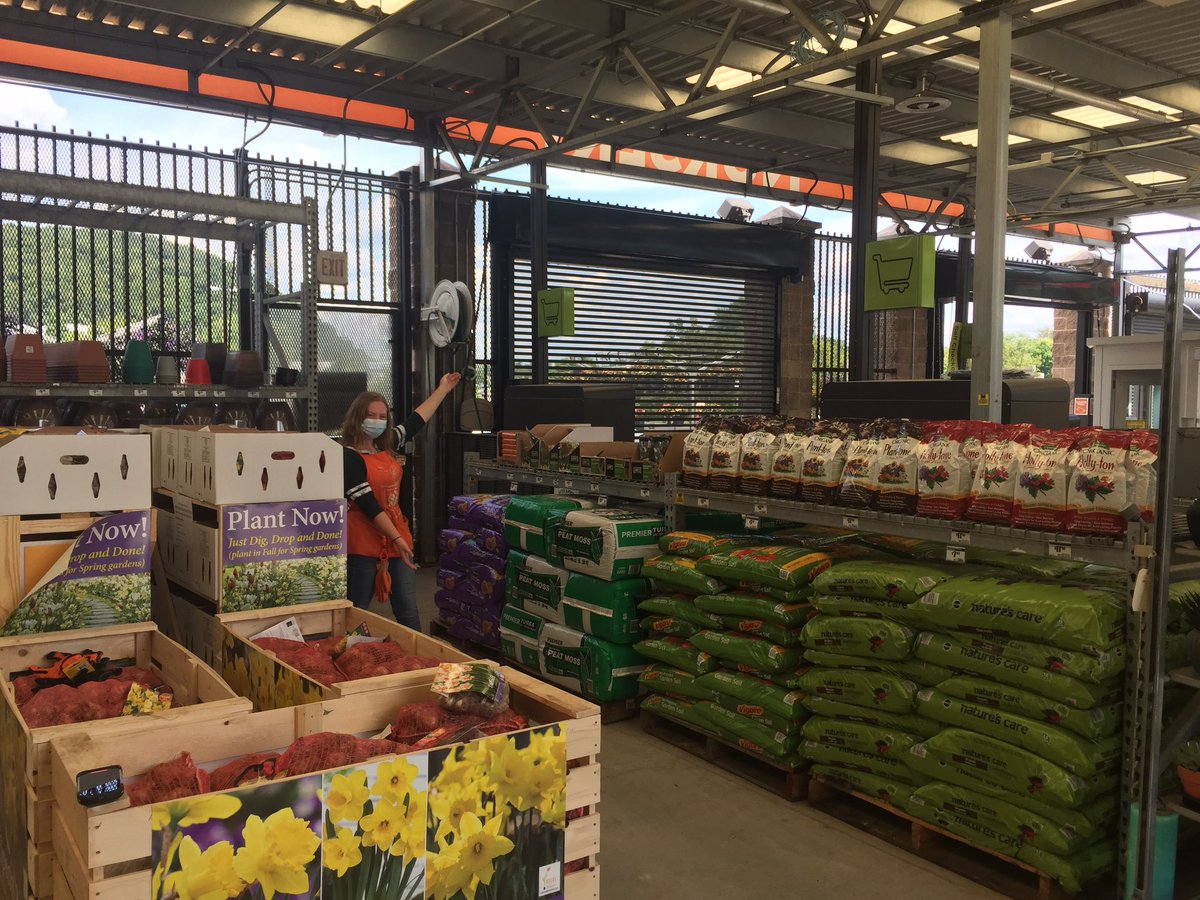 Phillipdanasta3's tweet photo. Great job Haley on keeping shelves in stock, a one stop shop for fall @scottgseam @JasonArigoni @hmalak https://t.co/DiyvWb65TH
