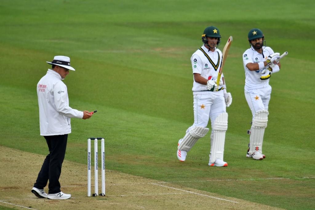 Bad light stops play- Pakistan vs England second test 2020