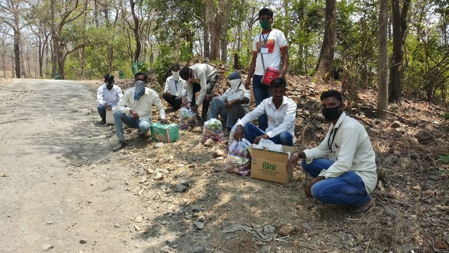 BhaijiShri's tweet photo. Project officers of @ceiempowers leading this initiative at grass roots are tribals themselves. CEI has trained extensively, several such tribal people especially youth over past 1 year. #CEI_CovidResponse https://t.co/G258r9xhAI