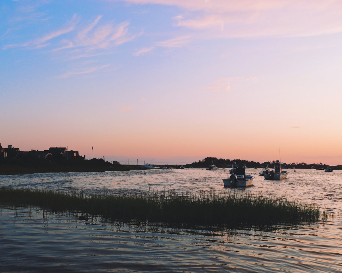 TownofNantucket's tweet photo. At the end of the day, leave nothing but 👣, take nothing but memories.
Nantucket beaches and outdoor spaces are a fragile ecosystem that counts on us to protect it. Enjoy nature responsibly. Never leave trash behind. Pack in/pack out!

#TownofNantucket #Nantucket #ACKlocal https://t.co/PZ9G9kVCht