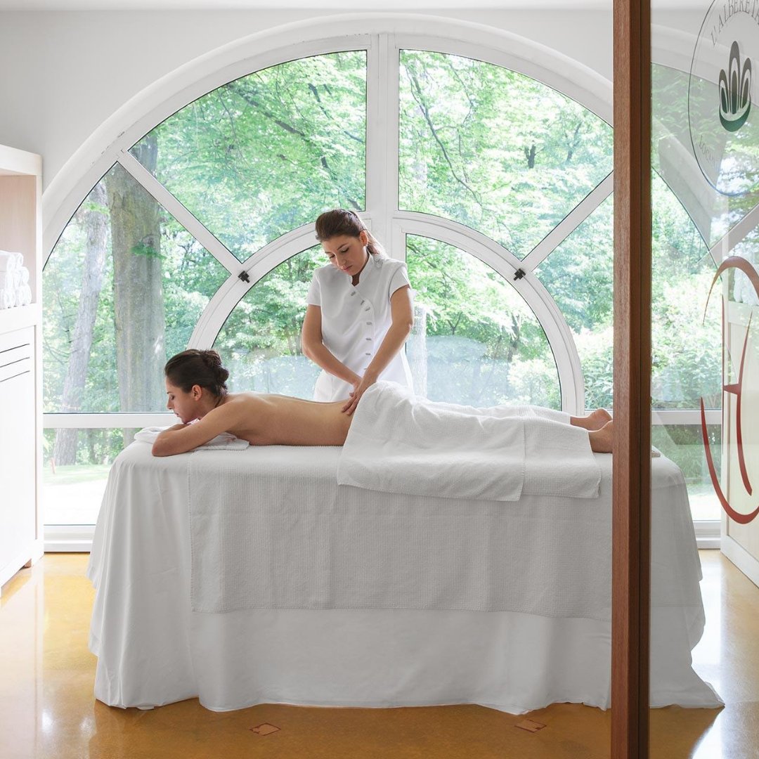 healinghols's tweet image. L’Albereta is the place to go for results-driven programmes, with the added bonuses of being close to home, and no need to quarantine on your return. Follow the link to find out more ow.ly/AsyV50AYRjz #italy #henrichenot #chenotmethod #detox #weightloss