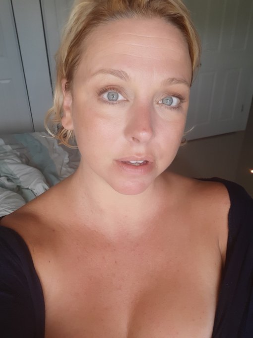 Shooting porn in florida during August without AC is fucking brutal https://t.co/NAmTTZz4He<a href="/tag/momcomesfirst"class="tags"><span>#momcomesfirst</span></a>