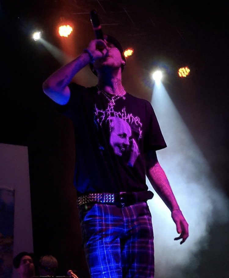 GETCAKEDlEYOUNG's tweet photo. Lil Peep in SLC 🖤 https://t.co/Ul52GzBN12