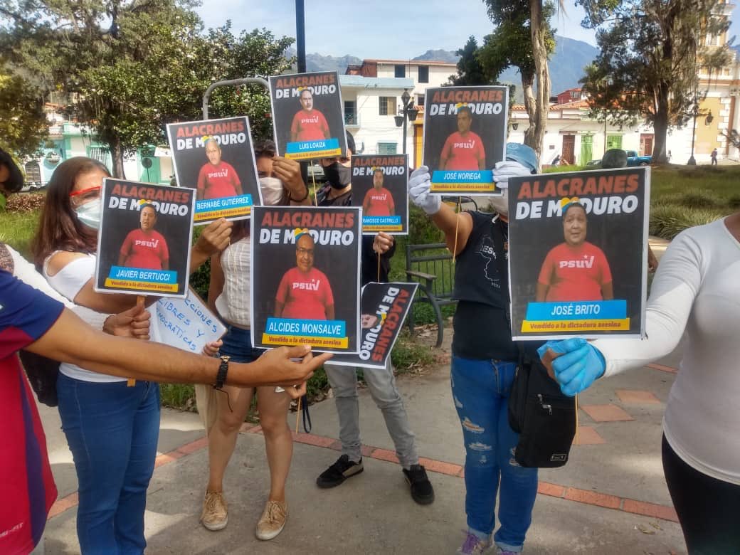 PNCVenezuela's tweet photo. #14Ago | Protesta en Mérida contra la farsa electoral y los alacranes

#TodasLasLuchasUnaSolaLucha 🇻🇪 https://t.co/eZsJ8Lwfk9