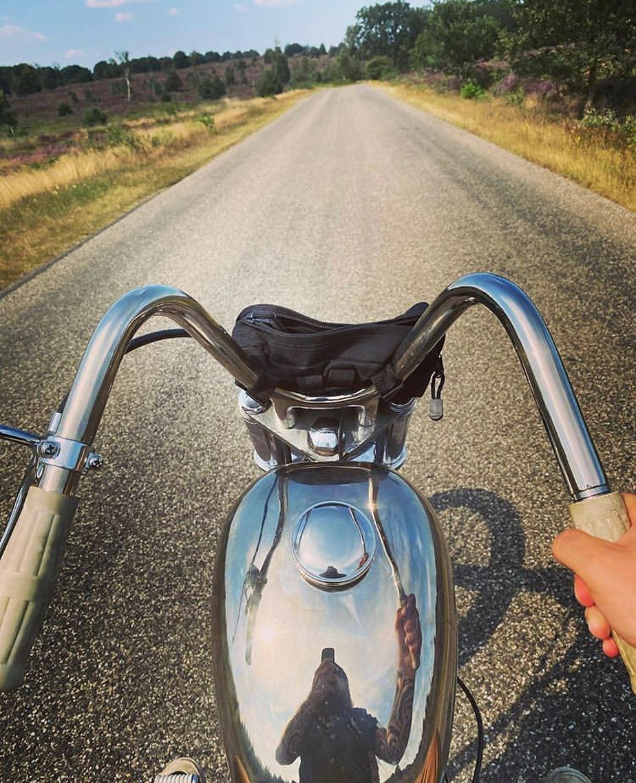 chopcult's tweet image. How about we hit a little through the bars with @roadside_repair_shop. #chopcult #throughthebars #killerview #chopperart  -  instagram.com/p/CD2cDQrD6gt/