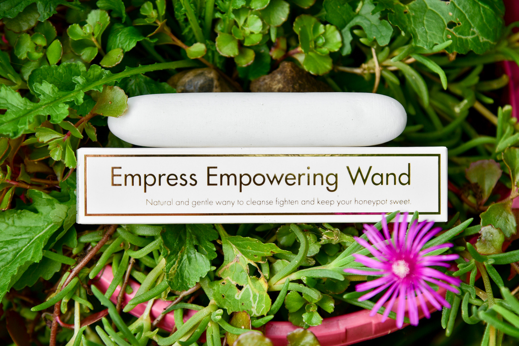 The EmpressBody Empowering Wand offers a gentle way to cleanse, tighten and keep your honey pot smelling sweet whilst also helping to rid your yoni of any odours.⁠✨