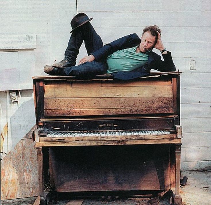 Ted_mosbyyyyy's tweet photo. tom waits https://t.co/j5t7fPoavV