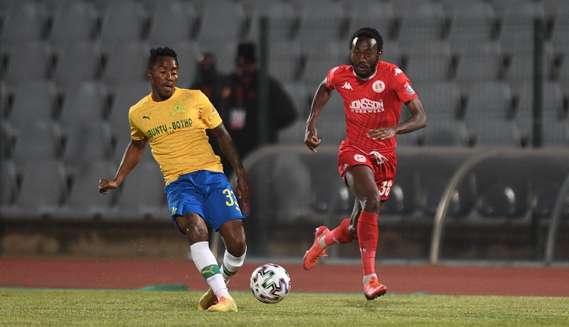 Soccer_Laduma's tweet photo. Mamelodi Sundowns missed the chance the chance to close the gap on Kaizer Chiefs once again after failing to beat Highlands Park on Friday night. #SLSiya https://t.co/5TCoR6NnV2 https://t.co/riPzoL3jir