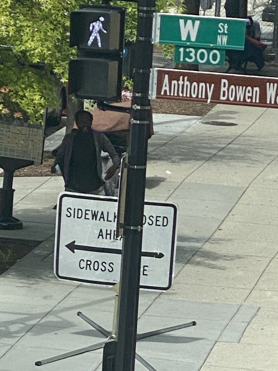 DCthreeee's tweet photo. @PoPville @DCPoliceDept just saw this man break into the brown car. He ran when confronted by an employee of CVS. Not sure where to send the photos. https://t.co/0cKZc5qxnq