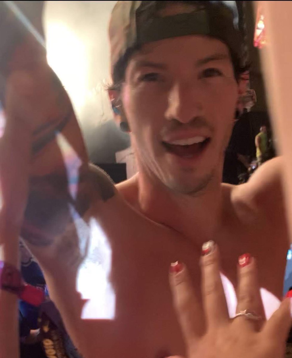 josh dun in sequence; a thread