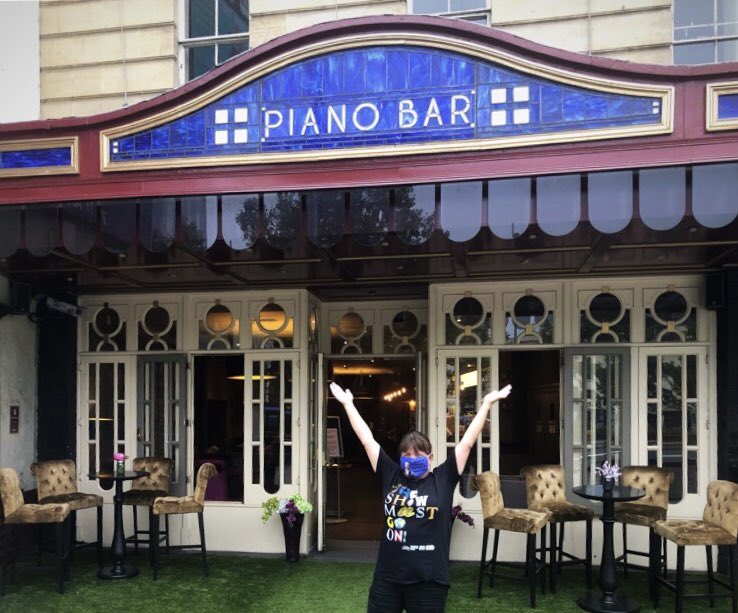 Everybody get back to the <a href="/BristolHipp/">The Bristol Hippodrome</a> and support please! They need us in the bar to get staff back working again 🎭 come on Bristol 💪🏻 #thebristolhippodrome #SupportTheArts #TheShowsMustGoOn