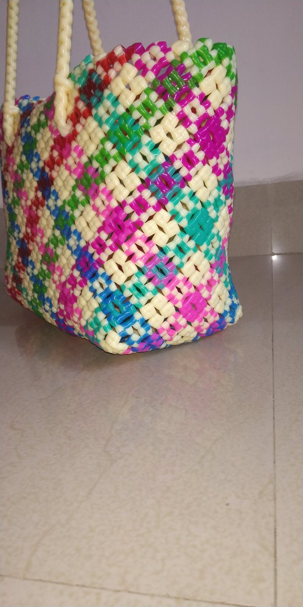 KnitknotC's tweet image. Checkout our tutorial on how to weave Sivan Kannu crosscut koodai with normal base - youtu.be/j94OOPh7p2U

#knitknotcrafts #wirekoodai #completetutorial #sivankannucrosscut