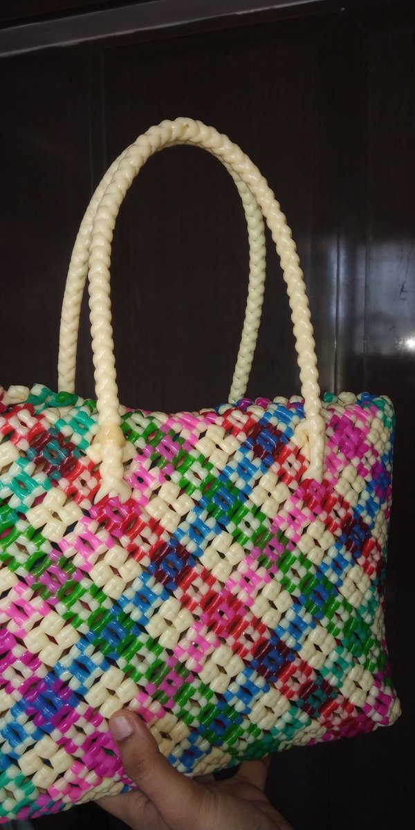 KnitknotC's tweet image. Checkout our tutorial on how to weave Sivan Kannu crosscut koodai with normal base - youtu.be/j94OOPh7p2U

#knitknotcrafts #wirekoodai #completetutorial #sivankannucrosscut