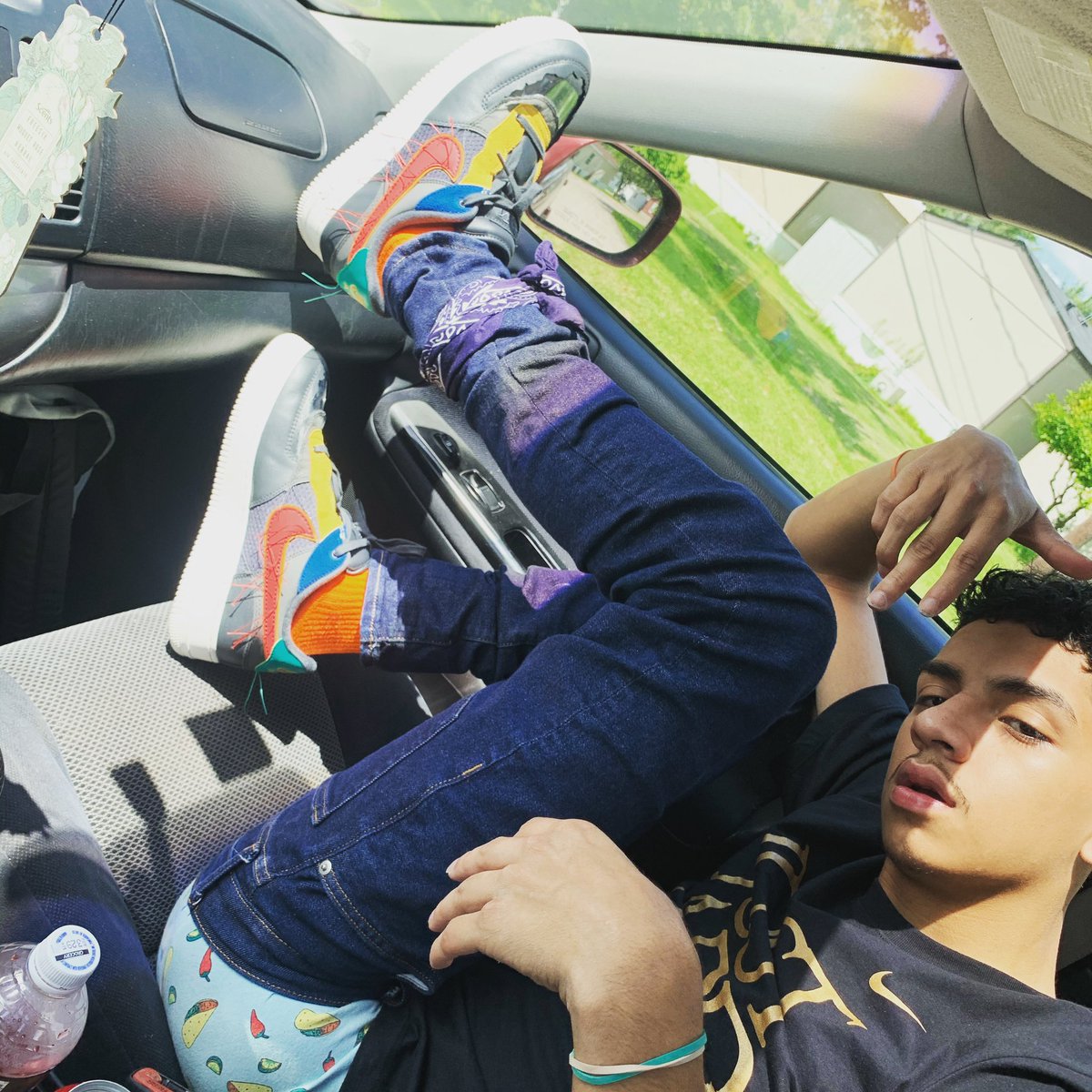 300meech's tweet photo. Peope said I’d be dead at 18! I’m living like PAC ‼️‼️Happy to see 28💯🎊 https://t.co/QcWvVlwdxK