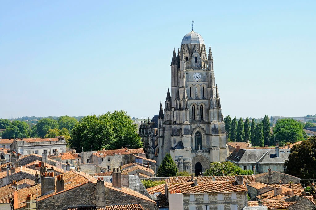 Auvergne : Clermont-FerrandPoitou Saintonge : Poitiers, Saintes et La Rochelle