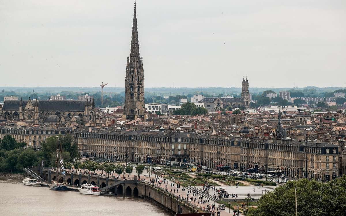 Gascogne : Auch et Bordeaux (et Pau si on considère la Souveraineté de Béarn, de langue et de culture gasconne, à part de l'entité navarraise)Pays niçois : Nice