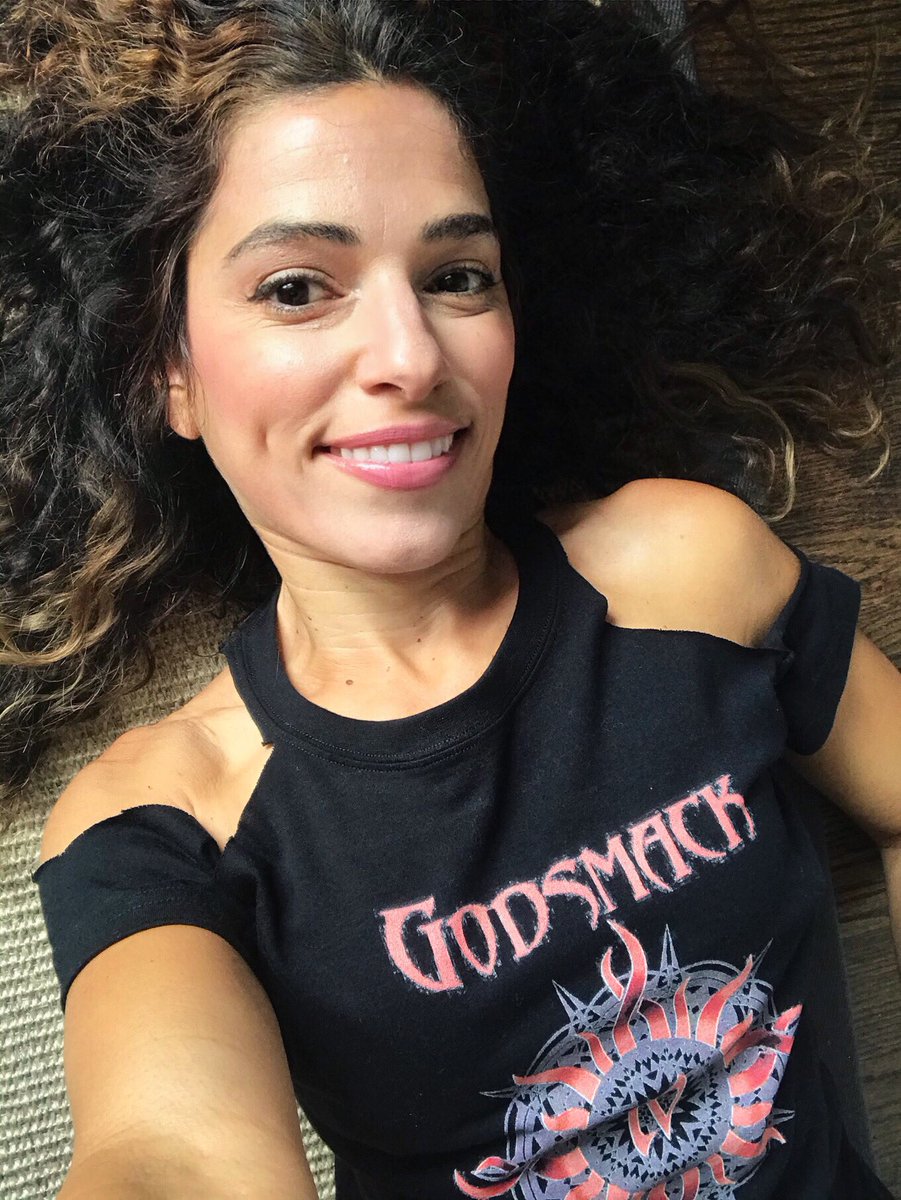 ClaudiaComedy's tweet photo. I tried to color my hair at home & ended up with an orange stripe. But I’m doing the best I ever did, I’m doing the best that I can...I won’t be cryin’ like a bitch. What’s your #MusicTeeOfTheWeek ? #hardrock #whatever #keepaway @godsmack @SullyErna @MonstersOfRock https://t.co/rT8dUhJuQs