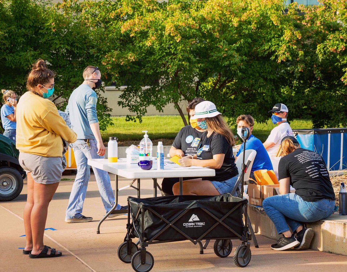 SDState's tweet photo. ๐ฆ New student Move-In begins today and runs through Sunday.
๐ We are so excited to have you all on campus!
๐ฐ Welcome to South Dakota State University, Jackrabbits!
๐ https://t.co/IJa8aXIKdP
#NewJacks20 #JacksRBack https://t.co/ThstD06ygn