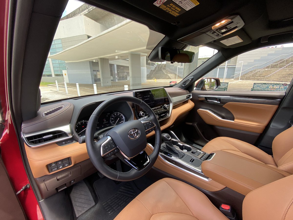 OverdriveNewsPR's tweet photo. #OverdriveTestDrive | Recogí hace un rato esta Toyota Highlander 2020, esta específicamente es una Platinum (tope de línea) convencional con motor V-6 de 3.5 litros y tracción delantera. El interior está a nivel Lexus 👌🏻
Precio: $53,495 https://t.co/D0GIrZgZpn