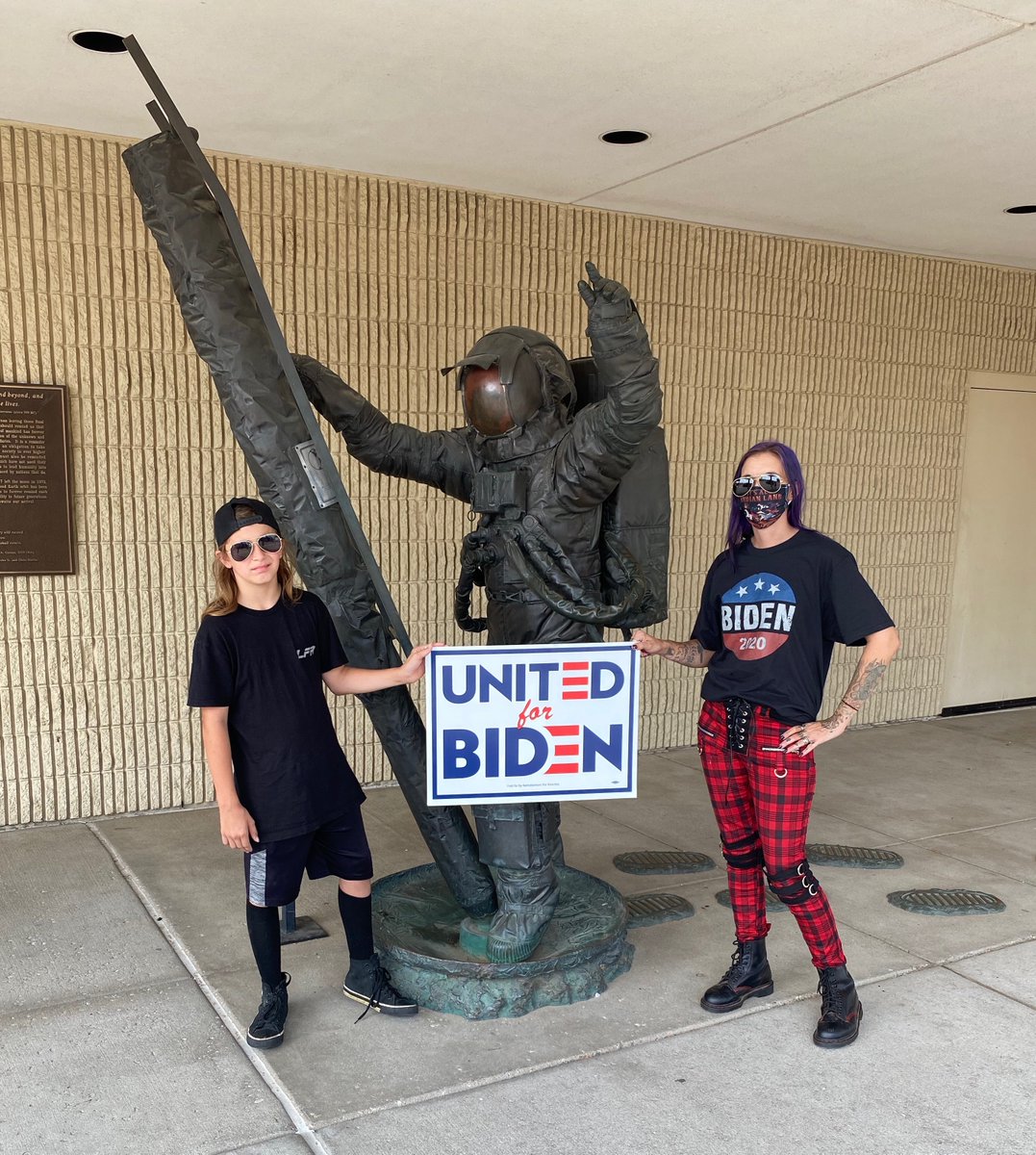 The Bidwells in #Hutchinson #Kansas at the Cosmosphere!  @kscosmosphere #SignsAcrossAmerica #UnitedForBiden #BidenHarris2020 #KSforJoe #BarnstormersForAmerica @BarnstormersUSA @JoeBiden @KamalaHarris