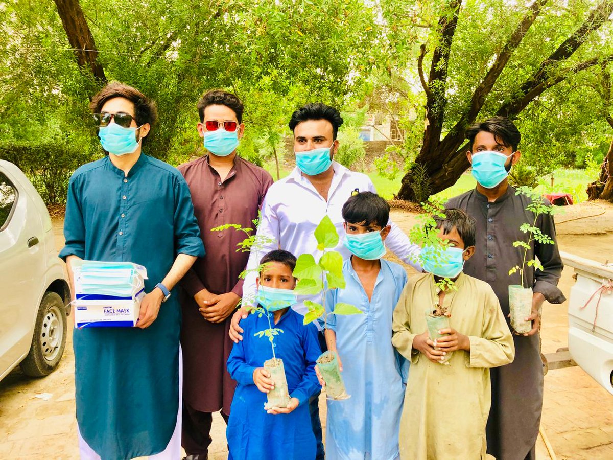ShahBhatti143's tweet photo. On 14Th August, A Awareness Campaing #SYO_Team Sindh Youth Distributed #Plants &amp; #Masks to Public, as Per Direction CEO SYO  @Fida_Wassan
#Green_Pakistan #Clean_Pakistan
#SYO_Founder #ShahZaib_Bhatti
@BBhuttoZardari @NawabAliWassan @Fida_Wassan @AqsaLeelaJamali @Khan027646951 https://t.co/oIQgYLMEn6