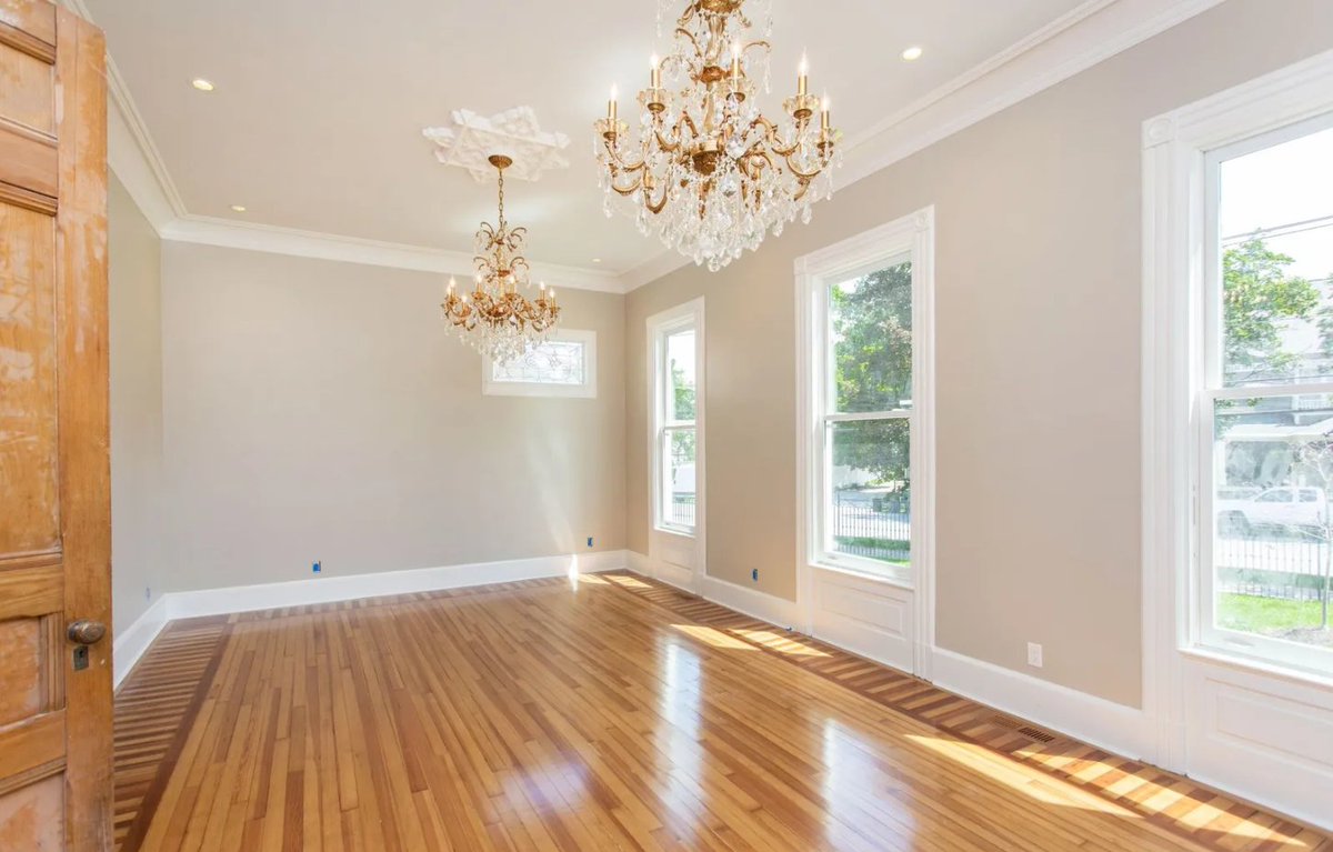 LightingShe's tweet image. The lights are included with this newly renovated historic home in @DTsaratoga! 💡😉💡 Once owned by the renowned Whitney family, this home is now listed by @sothebysrealty.