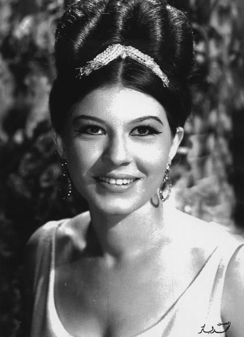 Majd_Khalifeh's tweet photo. Een van mijn favoriete Arabische actrices is niet meer. RIP #Shwikar #شويكار https://t.co/FGj3yFioC5