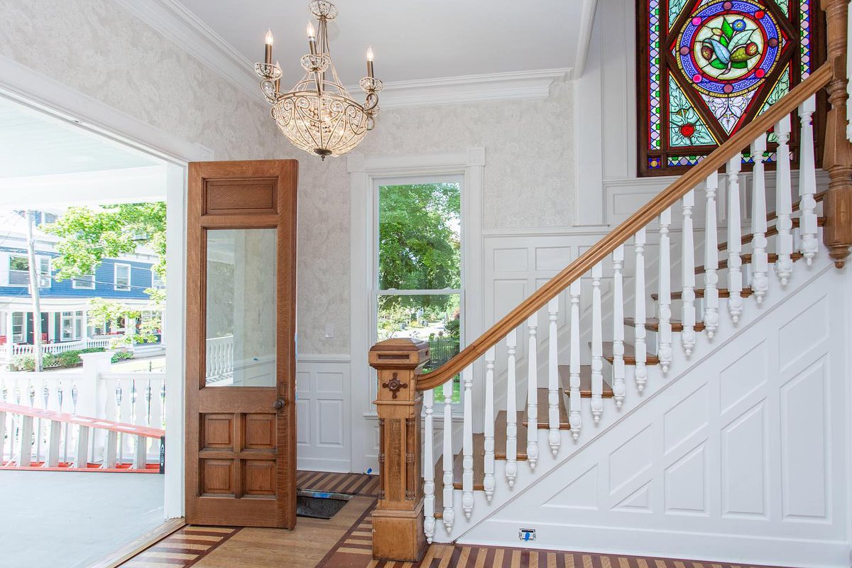 LightingShe's tweet image. The lights are included with this newly renovated historic home in @DTsaratoga! 💡😉💡 Once owned by the renowned Whitney family, this home is now listed by @sothebysrealty.