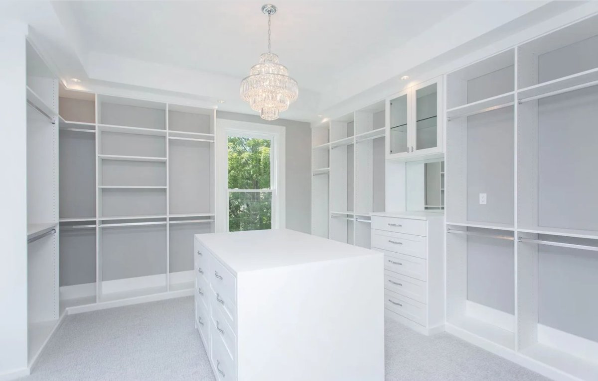 LightingShe's tweet image. The lights are included with this newly renovated historic home in @DTsaratoga! 💡😉💡 Once owned by the renowned Whitney family, this home is now listed by @sothebysrealty.