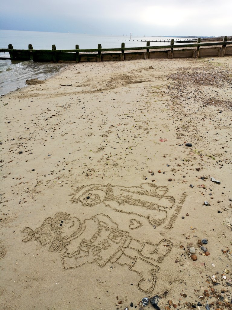 DigiDaughter's tweet photo. Stay Pals πΎ#ThePerishers #Wellington #Boot #DailyMirror #Croynge
π #StaySafe #sanddrawing #beachart πππ #Lockdown2020 #comics #cartoons βοΈ #SandBanksy #ShorelineSally https://t.co/LVxIXg7jb5