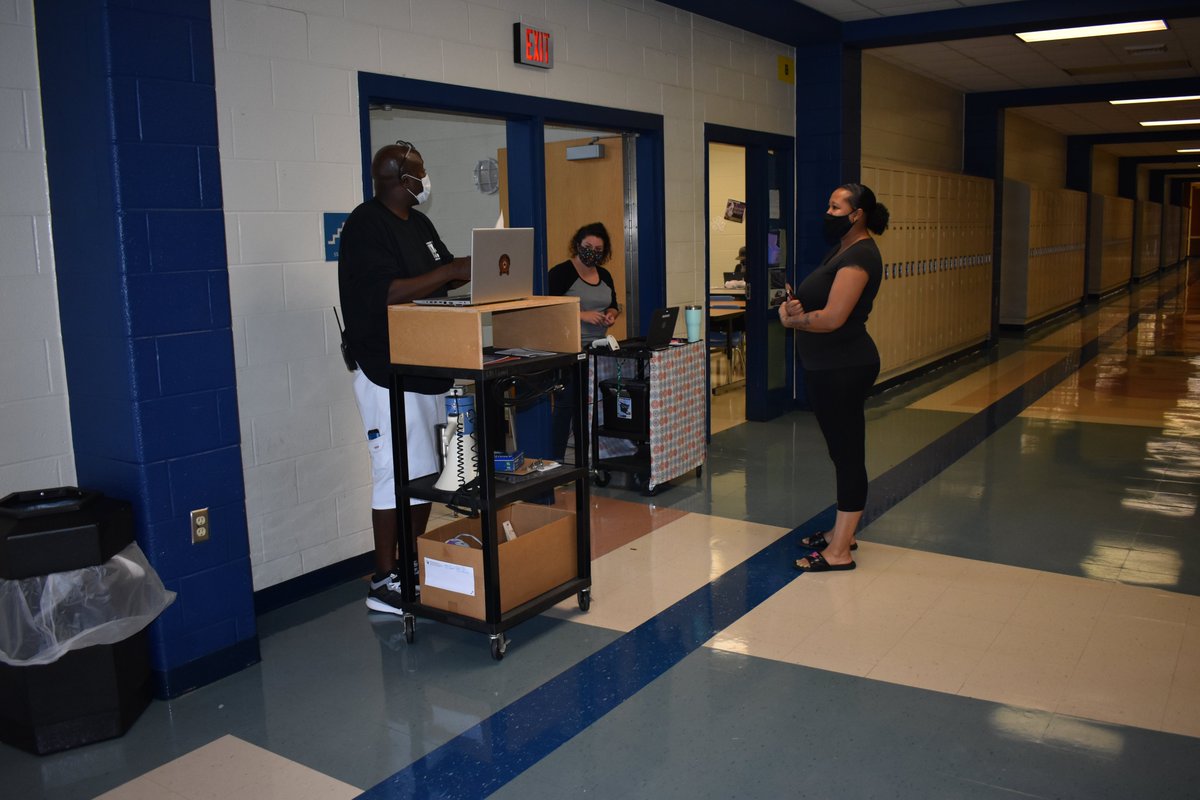 SpotsySchools's tweet photo. Staff at @RiverbendBears are working hard to prepare their students for the start of another great school year! Thanks to all who made device distribution a smooth process and great success! #SCPSBackToSchool #SpotsySchools https://t.co/fJGCTZRIvB