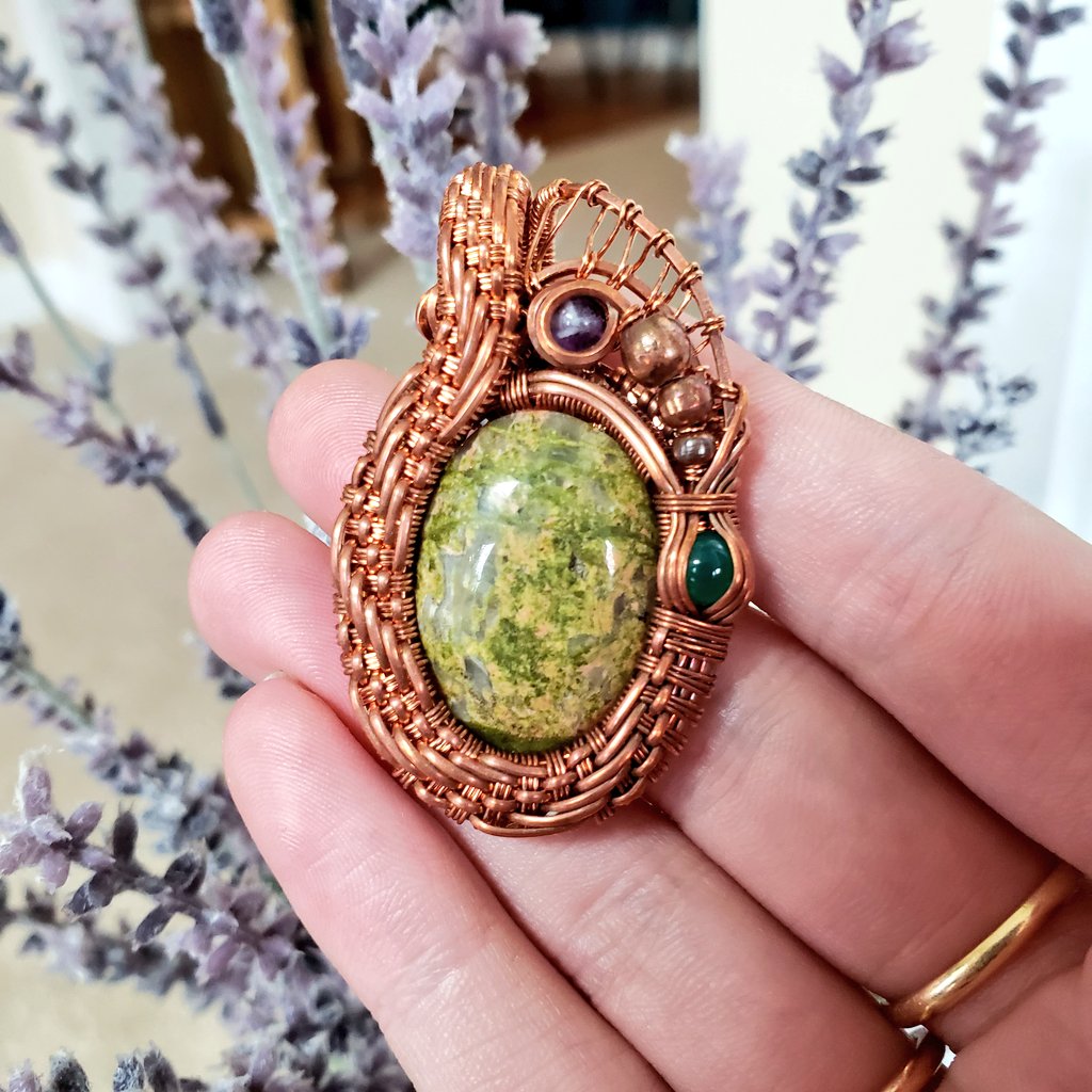 wormhole_etc's tweet image. Giveaway~
One winner will win this unakite, green onyx and amethyst wrap 🌱
-follow me
-rt
-(optional) tag friends for extra entries 
-winner chosen 8/21