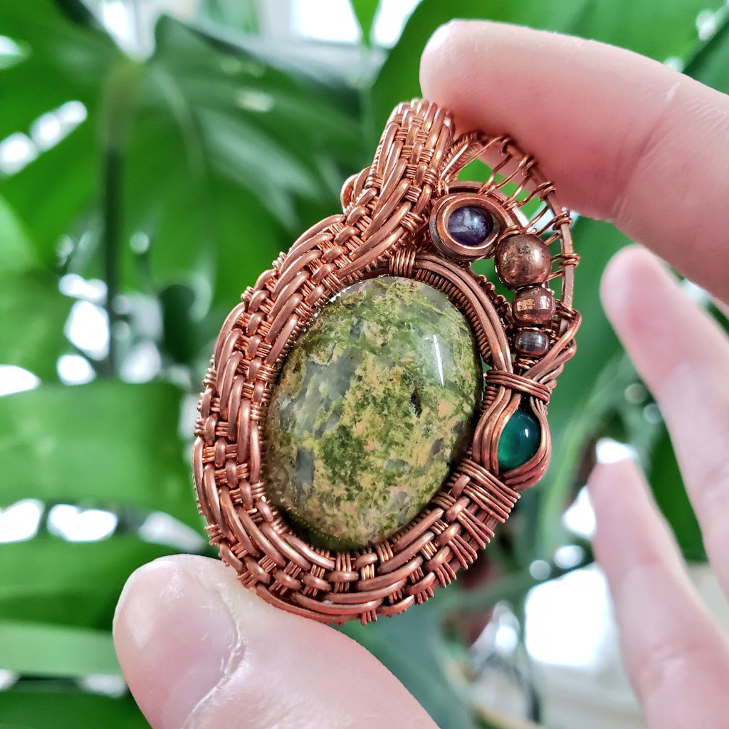 wormhole_etc's tweet image. Giveaway~
One winner will win this unakite, green onyx and amethyst wrap 🌱
-follow me
-rt
-(optional) tag friends for extra entries 
-winner chosen 8/21