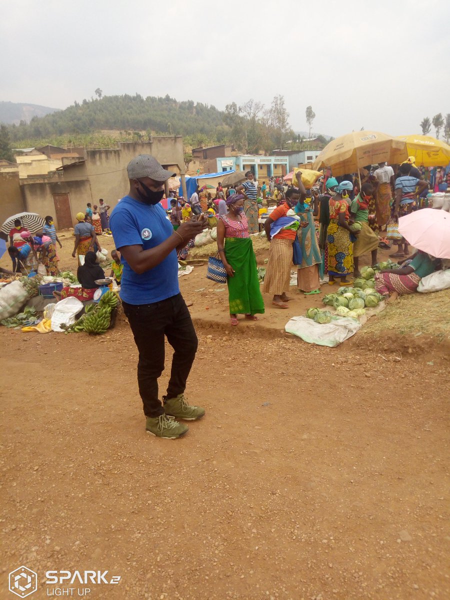 MimuriRyvcp's tweet photo. Sir uyumunsi youth volunteers twakomeje igikorwa cyubukangurambaga bwo kurwanya icyorezo cya COVID19 https://t.co/3FvrWpvL70