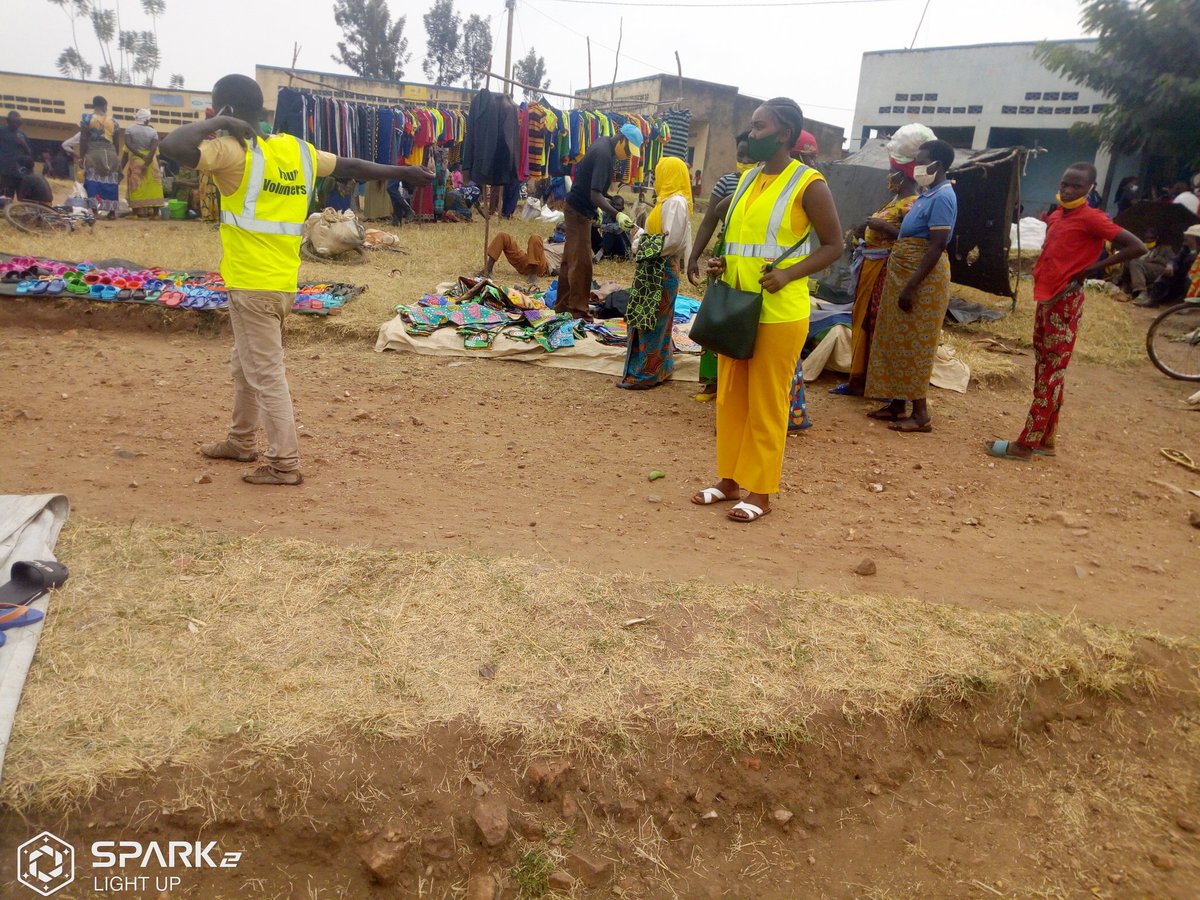 MimuriRyvcp's tweet photo. Sir uyumunsi youth volunteers twakomeje igikorwa cyubukangurambaga bwo kurwanya icyorezo cya COVID19 https://t.co/3FvrWpvL70